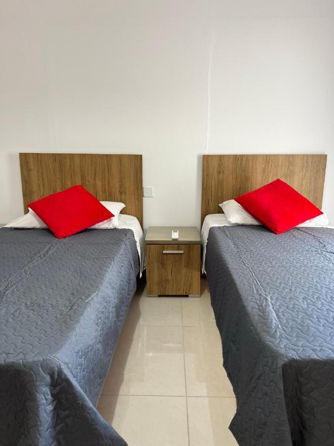 Room With Private Bathroom Слима Екстериор снимка